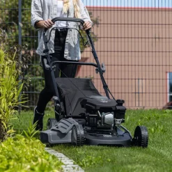 Benzin-Rasenmäher 'LMT 161-46' 2600 W 1000 m² mit Radantrieb
