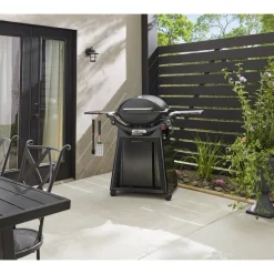 Gasgrill mit Rollwagen 'Q3200N+' schwarz