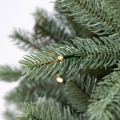 Künstlicher Weihnachtsbaum 'Vermont' Fichte mit 700 LEDs in warmweiß, Ständer Ø 160 x 240 cm
