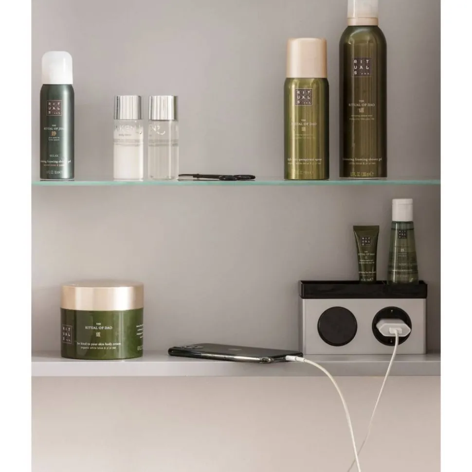 LED-Spiegelschrank 'B.Clever' braun 60 x 70,6 x 15,8 cm